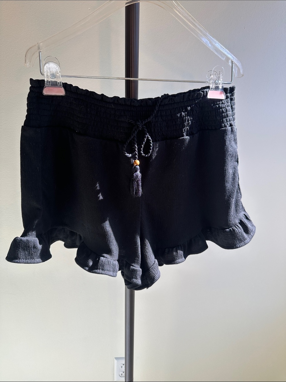 No Boundaries Black Ruffle Hem Lounge Shorts-M